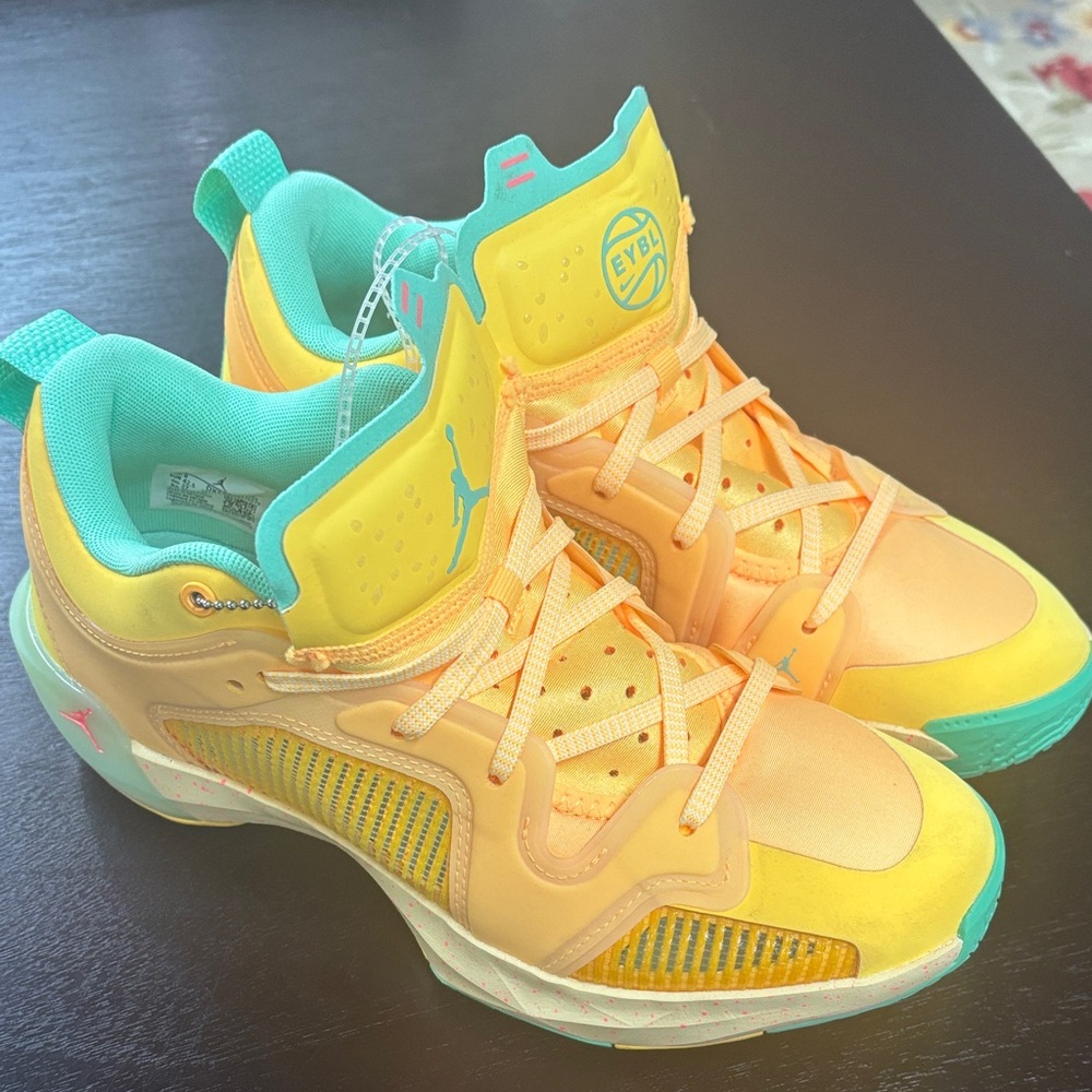 Jordan Air 37 Citron Pulse / Green Glow BRAND NEW men size 9